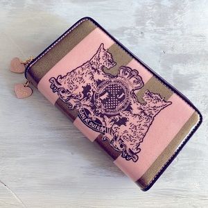 Vintage Juicy 🤍’s Sephora makeup brush bag.